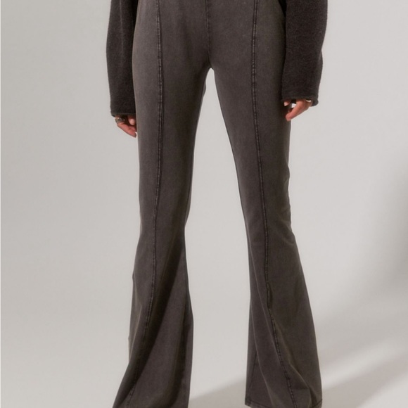 Out from under flare leggings - Picture 6 of 6